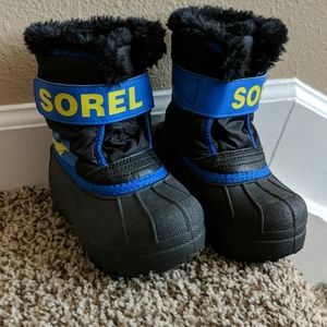 Snow boots
